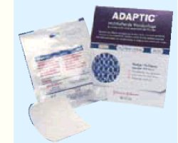 MEDICAZIONE NON ADERENTE STERILE APTIC MISURA 7,6X7,6CM 10 PEZZI 2012ZI - doctorpill.it